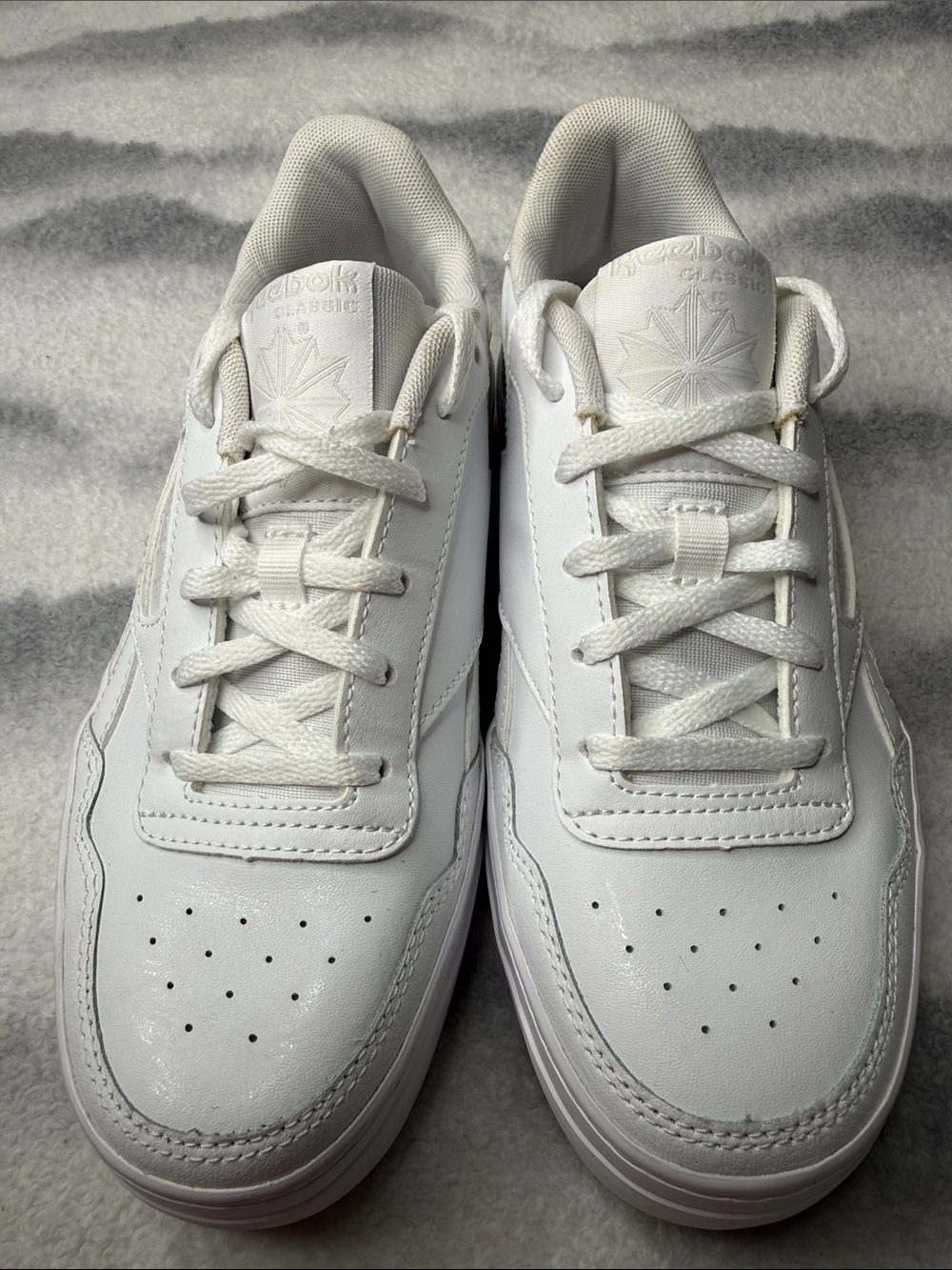 Reebok Men's White Leather Low-Top Sneakers - Classic Trainer